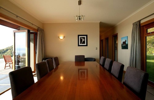 Todds Valley Cabin | Spacious Suite Ideal for a Relaxing Getaway in Nelson, New Zealand