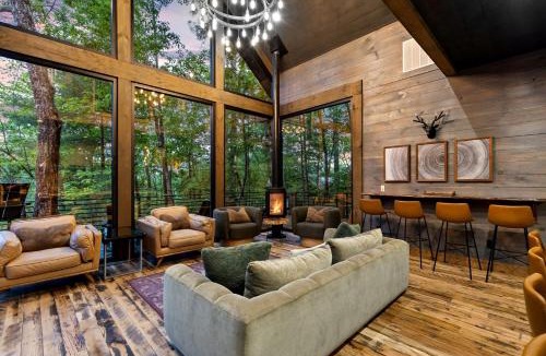 Hidden Lake House | Spectacular Cabin with Incredible Living Areas Cherry Log, Georgia