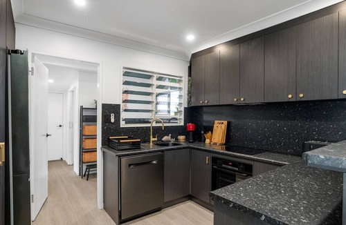 Rainbow Beach Apartment | Spindrift - 1/10 Spectrum Street - Rainbow Beach. All beds made. Wifi. Pets welcome.