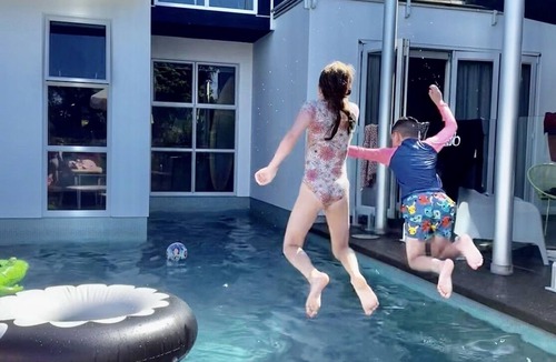 Stanmore Bay Apartment | Stanmore Bay apartment with a pool, gorgeous tropical garden & beach close by.