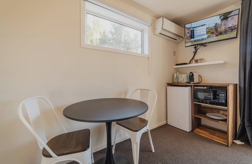 Tekapo House | Stargazing Combo - Spa, Parking, Near Church