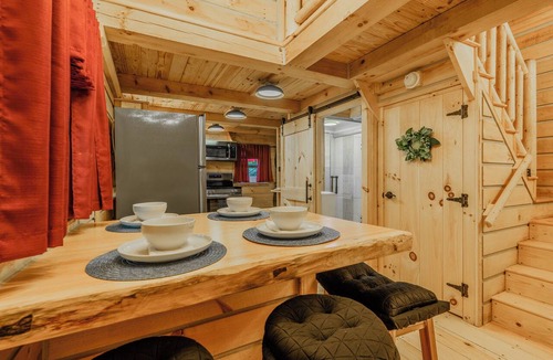 Elizabethton Cabin | Starlight Serenity in the Smokey Mountains w Hot Tub Pet Friendly