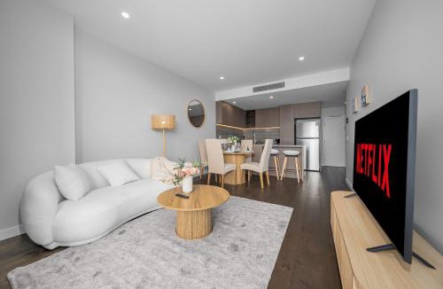 Broadbeach Apartment | Starview Suite - Private Oceanview 2 Bedroom Apartment on the Star Residence Broadbeach, Free Carpark Included with your stay!