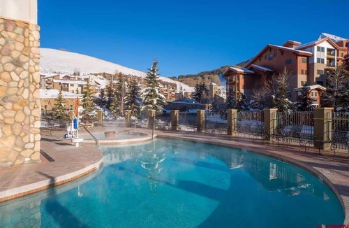 Mount Crested Butte Condo | Stellar Location with Hot Tub, Pool, Steam Room & Gym Acces, Pets Okay