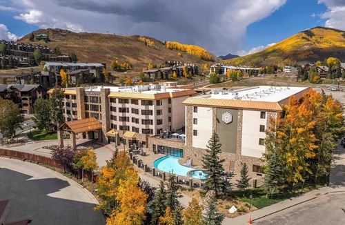 Mount Crested Butte Condo | Stellar Location with Hot Tub, Pool, Steam Room & Gym Acces, Pets Okay