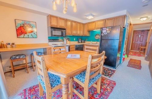 Mount Crested Butte Condo | Steps from Slopes | Pool, Hot Tub + Ski Bus