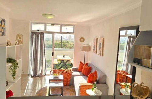 Muizenberg Apartment | Steps from the Beach, Muizenberg Home
