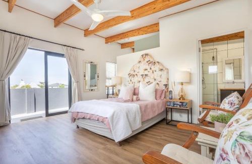 Westcliff Apartment | Studio 98 - Double Story Apartment 300m from cliff path