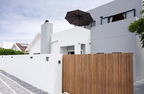 Westcliff Apartment | Studio 98 - Double Story Apartment 300m from cliff path