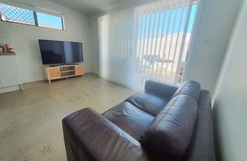 West Ballina Apartment | Studio On Howard - a perfect little space with a deck, walking distance to river