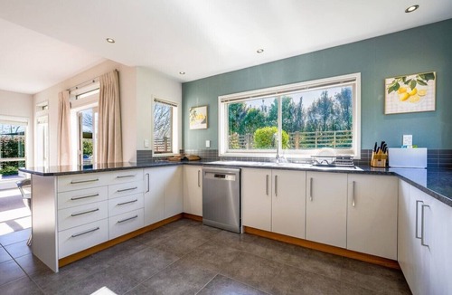 Tikitere House | Stunning and Spacious 5-Bedroom Home in Rotorua