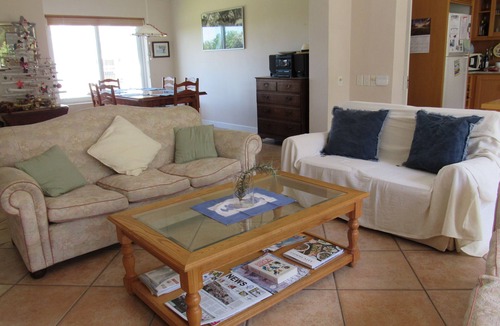 Voelklip House | Stunning mountain views, close to beach, family friendly enclosed private garden