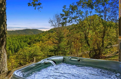 Lansing Cabin | Stunning Mountain Views! Secluded Log Cabin with Hot Tub near West Jefferson