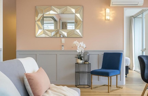 Auckland Central Business District Apartment | Stylish 2 Bedroom Auckland City Retreat - Air-Con & Balcony