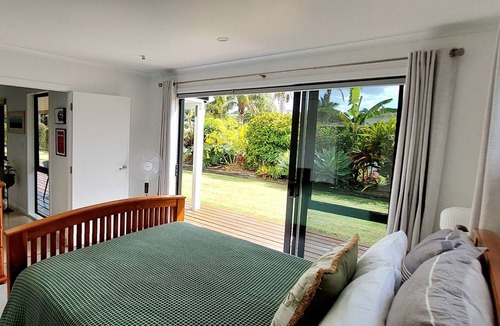 Matapouri House | Sub-tropical Escape - holiday home in Matapouri Park