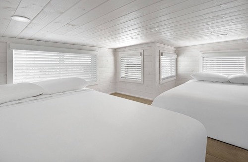 Lincoln Acres Hotel | Sun Outdoors San Diego Bay