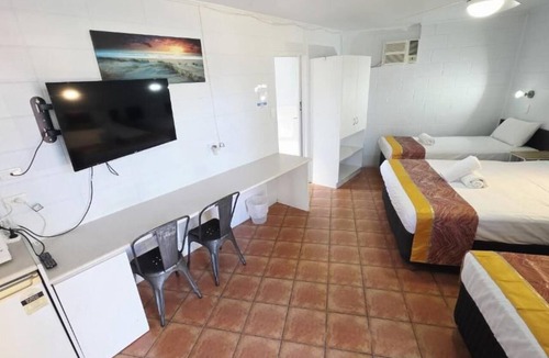 Biggera Waters Hotel | Sunburst Motel