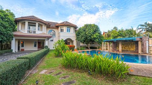 Kathu Villa | Sundrenched Oasis 7bed pool villa heart of Phuket