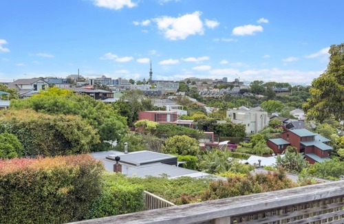 Remuera House | Sunny, Quiet and Central House in Remuera