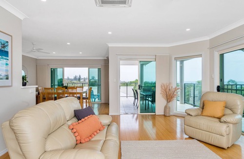 East Ballina House | Sunrise on Shelly - Beautiful spacious pet friendly home next to the ocean with amazing views