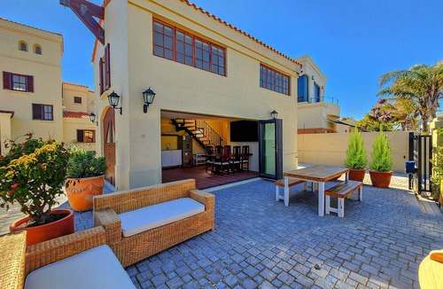 Sunset Beach Cottage | Sunset Beach Villa Luxury Beach Cottage - Hot Tub - On the beach - Cape Town
