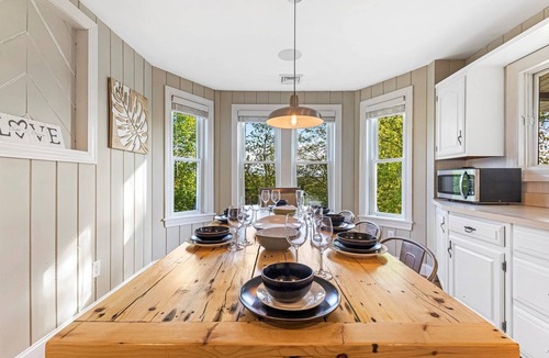 Amesbury House | Sunset Suite