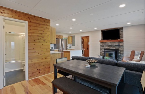 New Market Cabin | Sunset Views~HotTub~Fireplace~Mountain Escape