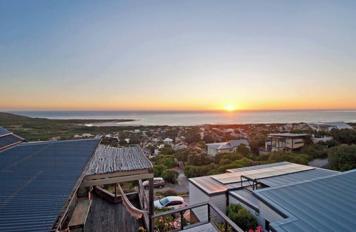 Scarborough Villa | Sunset Villa Scarborough with Pool and Garden