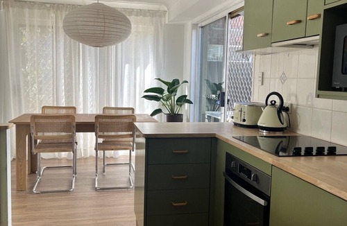 Bogangar House | Super Comfortable 3-Bedroom Townhouse – Minute Walk to Cabarita Beach Village.