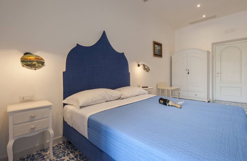 Sorrento City Centre Bed & Breakfast | Surriento Suites