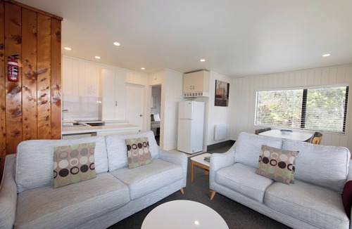 Hahei Apartment | Sweeping panoramic views of Hahei beach and offshore islands
