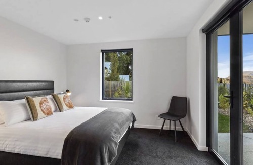 Arthur's Point Apartment | Taha Apartment at the base of Coronet Peak