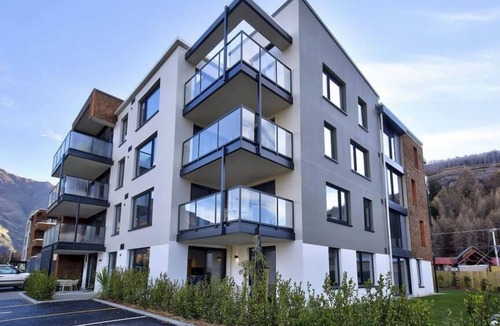 Arthur's Point Apartment | Taha Apartment at the base of Coronet Peak