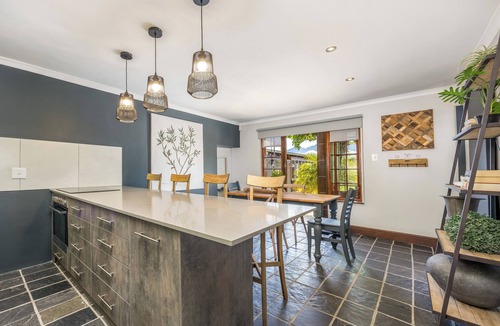 Stellenbosch Apartment | Take Time Out to relax and enjoy magical views in the Winelands!