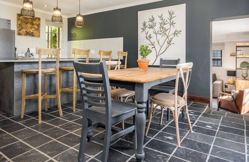 Stellenbosch Apartment | Take Time Out to relax and enjoy magical views in the Winelands!