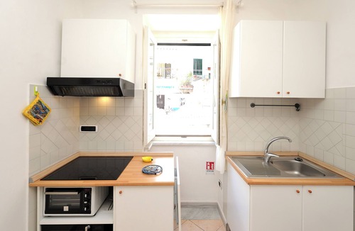 Amalfi House | The Anchor of Amalfi, located in the very center of Amalfi, just 30 stairs