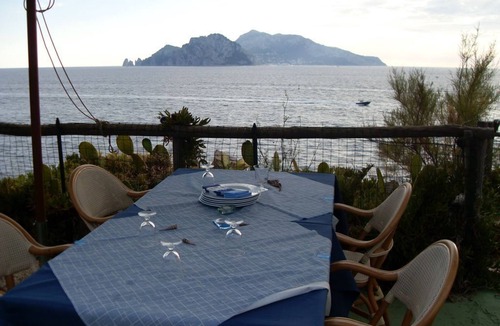 Schiazzano Ski Chalet | THE ANNEX A small house overlooking Capri, very close to Sorrento, Naples, and Pompeii,