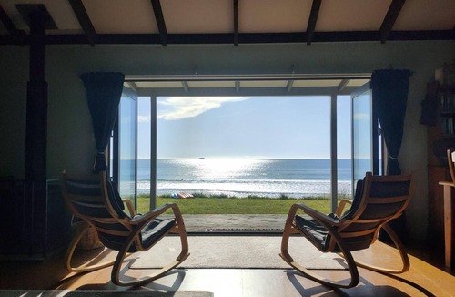Pukehina House | The Beach Cottage - Spacious Family Holiday home with Sleepout