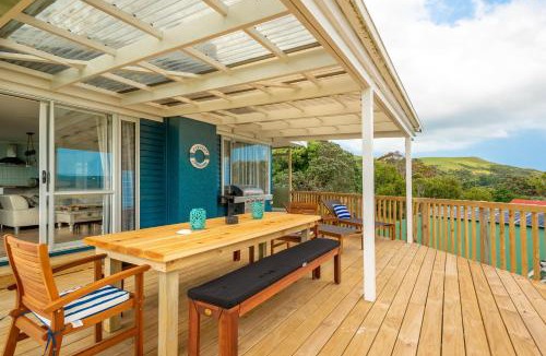 Opononi House | The Beautiful 4-6 Bdr ONEPU MOANA HOLIDAY HOME with Views & Spa-Pool