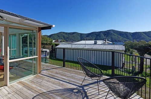 Waikawa Bay House | THE CRIB - MARLBOROUGH BACH, family friendly in Green Bay