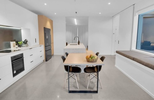Arrowtown House | The Goldmine - Nestled in Arrowtown with hot tub, BBQ and outdoor fireplace.