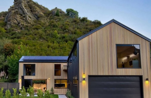 Arrowtown House | The Goldmine - Nestled in Arrowtown with hot tub, BBQ and outdoor fireplace.