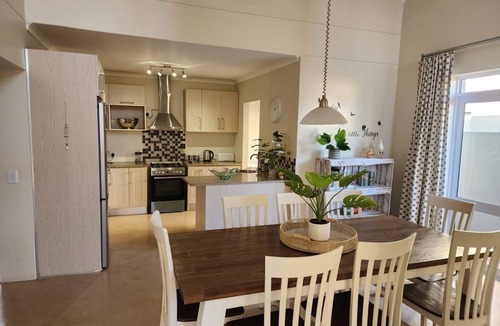 Port Owen House | The Grace @ Pelican Bay is a delightful canal-side retreat located in Port Owen.