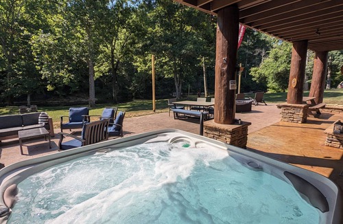 Marion Cabin | The Holston River Lodge: Luxury Riverfront, Hot Tub, Fishing, Views & Wineries