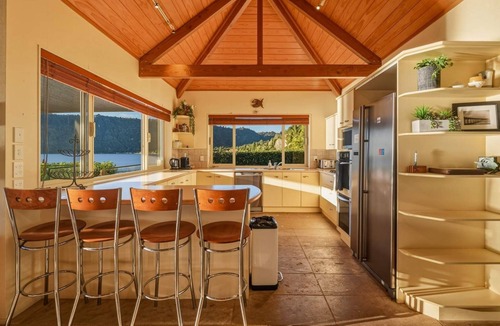 Rototai House | The Lion House - Rotoiti Lakefront, Beach & Jetty