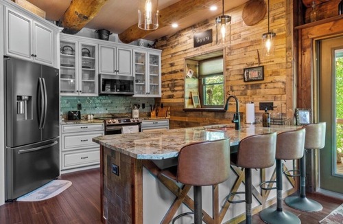 Brevard Cabin | The Missing Peace Cabin - Hot Tub, Private 3BR Mountain Reset Near Pisgah Nat’l
