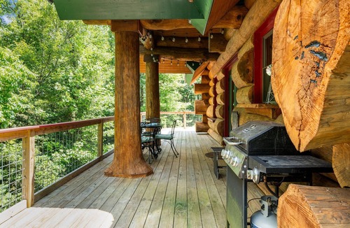 Brevard Cabin | The Missing Peace Cabin - Hot Tub, Private 3BR Mountain Reset Near Pisgah Nat’l