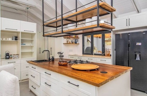 Stanford House | The Otters Oarsman/Stanford Riverside Retreat