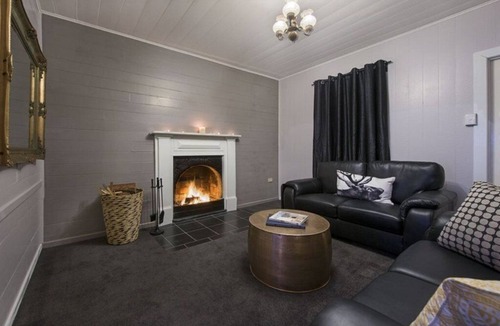 Stanthorpe Cottage | The Radford Couples Cottage Heart of Stanthorpe