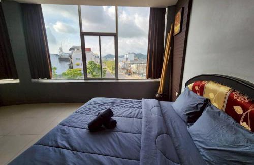 Talat Nuea Hotel | The Rest Phuket